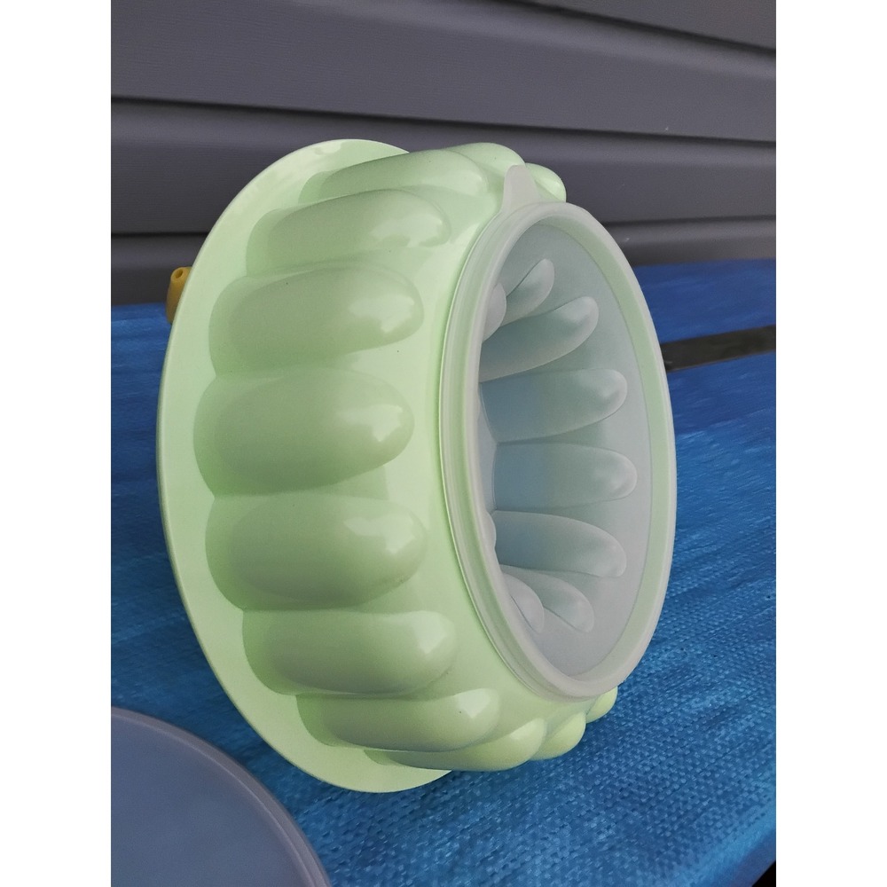 Tupperware Jel-N-Serve Jello Mold Mint Green Vintage Fluted Ring with Lids